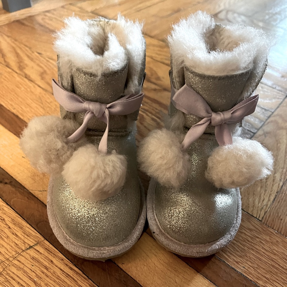 SOLD!!! Pom pom girls UGG